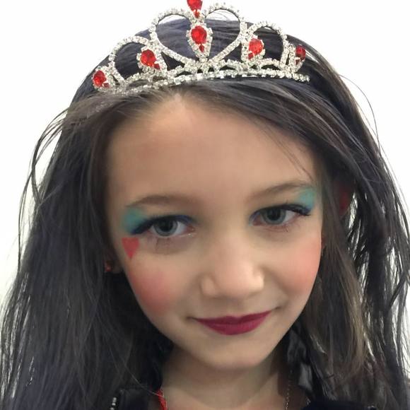 Meet your Posher, Claudia - Picture 1 of 1